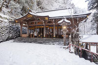 雪の貴船神社拝殿 [MOP110102071]