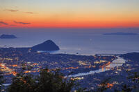 田床山展望台より萩市街と指月山夕景 [MOP110103373]