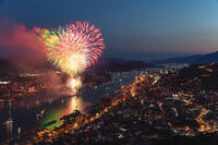 浄土寺山より尾道市街と尾道水道とおのみち住吉花火まつり [MOP110103385]