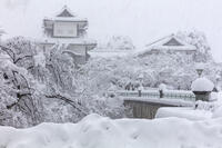 雪の金沢城公園　石川門 [MOP110104346]