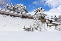 雪の金沢城公園　石川門 [MOP110104350]