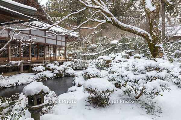 雪の三千院　聚碧園　大原 [MOP110102093]