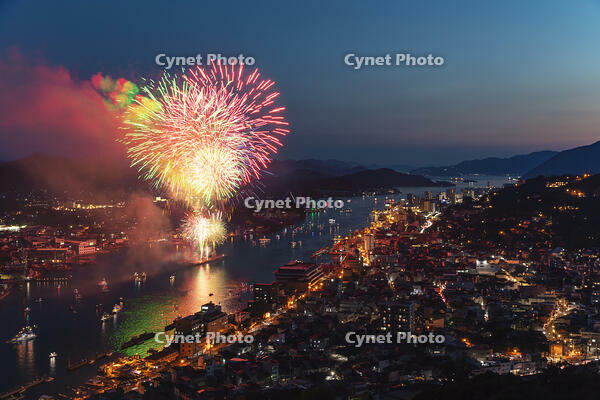 浄土寺山より尾道市街と尾道水道とおのみち住吉花火まつり [MOP110103385]