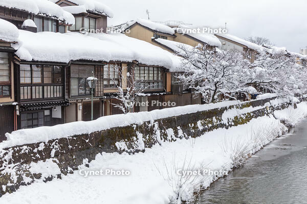 雪の主計町茶屋街 [MOP110104355]