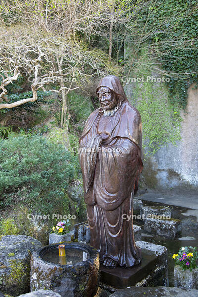 土肥達磨寺　水かけだるま像 [TMT110001523]