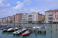 大運河に面して立つ家並み　ベネチア [HMA110003330]