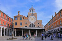 サン・ジャコモ・ディ・リアルト教会の時計台　ベネチア [HMA110003342]