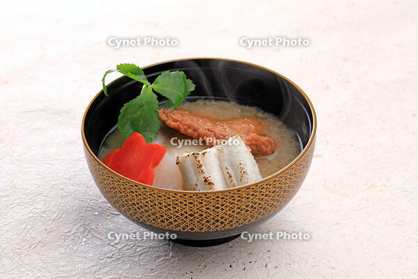 愛媛県　今治　じゃこ天とアナゴ雑煮 [HMA110002758]