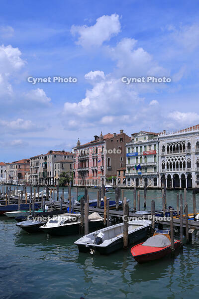 大運河に面して立つ家並み　ベネチア [HMA110003329]