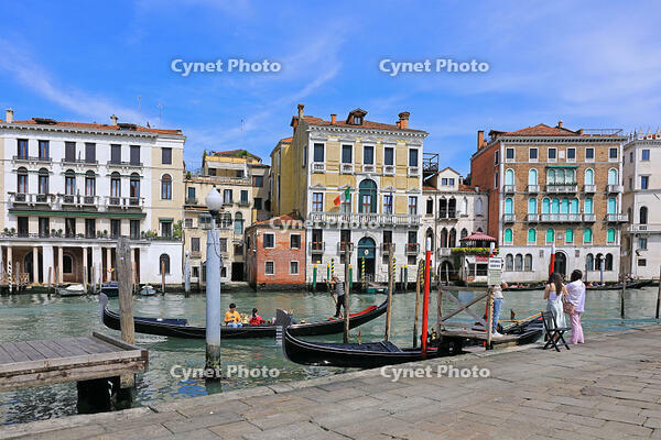 大運河の船着き場　ベネチア [HMA110003335]