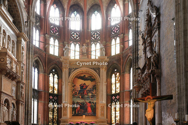 サンタ・マリア・グロリオーザ・デイ・フラーリ教会の内部 [HMA110003343]