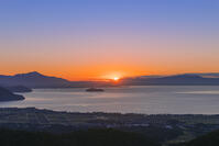 琵琶湖・湖北の朝日と竹生島 [SNO110019468]