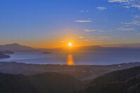 琵琶湖・湖北の朝日と竹生島 [SNO110019471]
