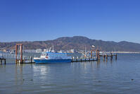 秋の琵琶湖と比叡山と遊覧船 [SNO110019583]