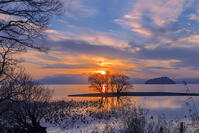 琵琶湖の夕日と竹生島 [SNO110019591]