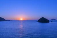 世久見湾に落ちる夕陽 [SNO110020074]