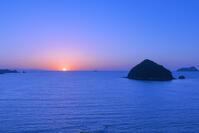 世久見湾に落ちる夕陽 [SNO110020075]