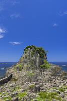 日本海に浮かぶ鉾島と青空 [SNO110020106]