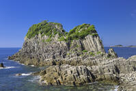 日本海に浮かぶ鉾島と青空 [SNO110020107]