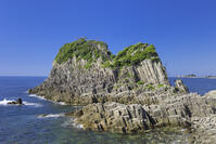 日本海に浮かぶ鉾島と青空 [SNO110020108]