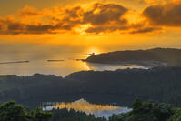 八望台より二の目潟と戸賀湾の夕景 [SNO110020364]