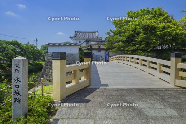 新緑の水口城跡の御成橋 [SNO110019331]