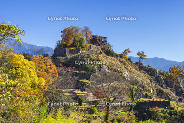 秋の苗木城跡・足軽長屋からの本丸眺望 [SNO110019490]