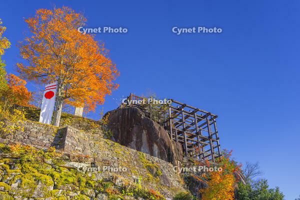 秋の苗木城跡本丸と天守台 [SNO110019492]