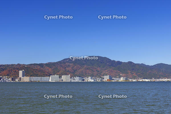 秋の大津市街と琵琶湖と比叡山 [SNO110019571]