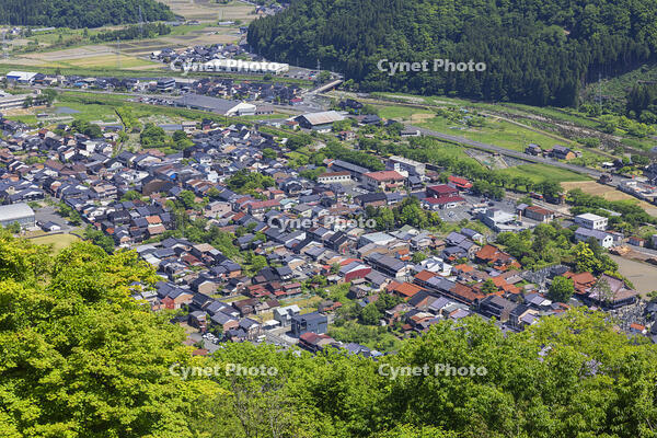 若桜鬼ｹ城跡・三ノ丸から見た若桜町の街並 [SNO110020037]