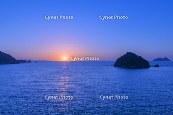 世久見湾に落ちる夕陽 [SNO110020074]