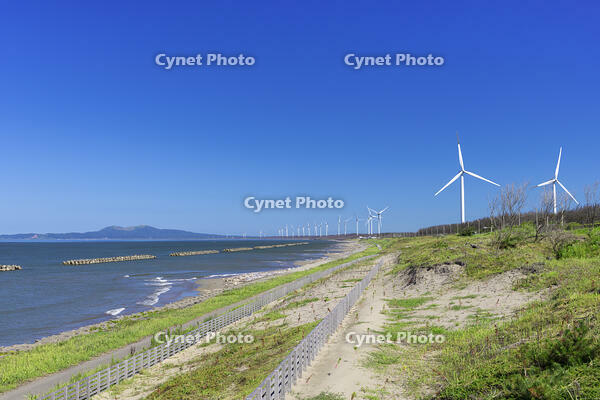 風力発電と男鹿半島と日本海 [SNO110020343]