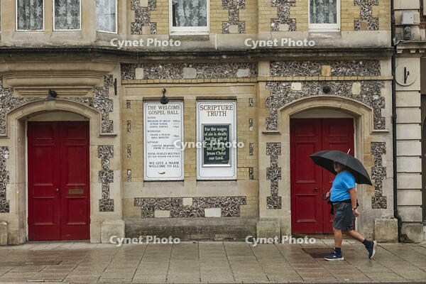 England, Hampshire, Winchester, The High Street, Street Scene with The Welcome Gospel Hall [STV110084012]