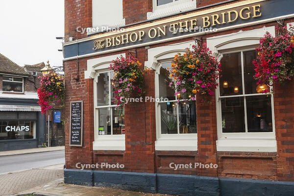 England, Hampshire, Winchester, Bishop on the Bridge Historic Pub [STV110084026]