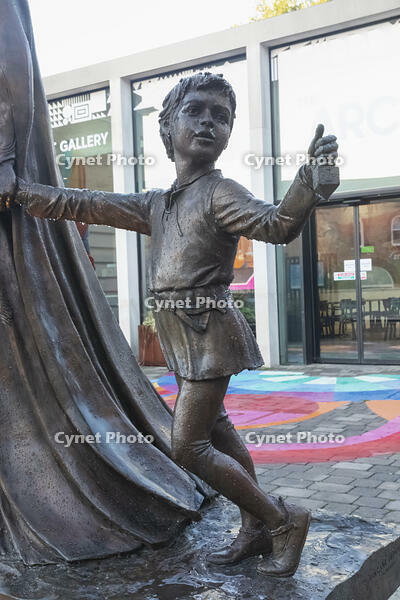 England, Hampshire, Winchester, Licoricia of Winchester and her Son Asher Statue by Ian Rank-Boadley Sculpture [STV110084043]