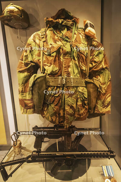 England, Hampshire, Winchester, MOD Worthy Down, The Royal Logistic Corps Military Museum, Exhibit of British Army Combat Smock and Weapons dated 1958 [STV110084063]
