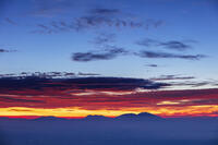 道の駅美ヶ原の展望台より雲海と朝焼け [KNO110022736]