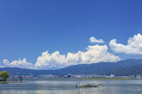 夏の諏訪湖 [KNO110022806]