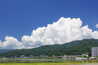 夏の諏訪湖 [KNO110022811]