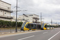 工業団地を走る宇都宮ライトレール [KNO110023163]