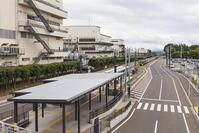 工業団地を走る宇都宮ライトレール　【画像処理：人物を削除】 [KNO110023164]