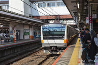 八王子駅に到着する快速列車 [KNO110024728]