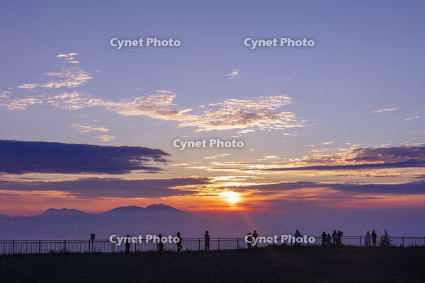 道の駅美ヶ原の展望台と日の出 [KNO110022751]