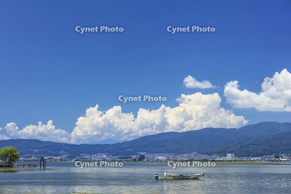 夏の諏訪湖 [KNO110022806]