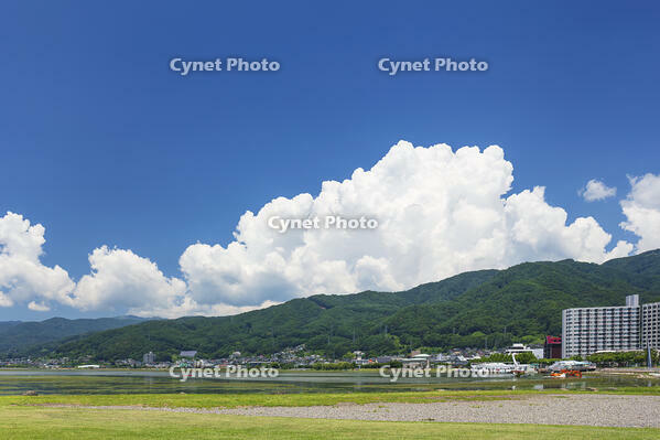 夏の諏訪湖 [KNO110022812]