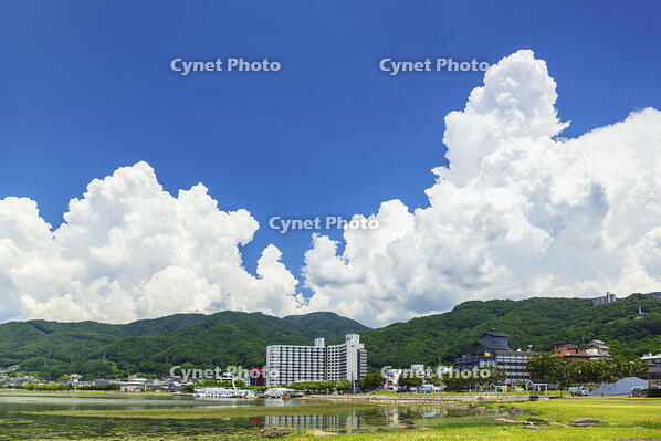 夏の諏訪湖 [KNO110022817]