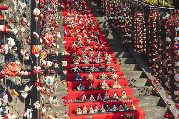 素盞鳴神社雛段飾り [KNO110024375]