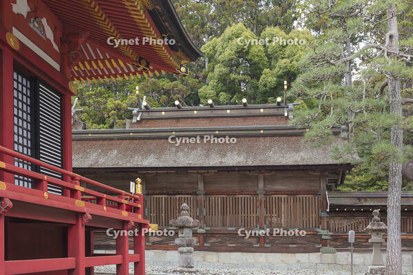 鹽竈神社の左右宮廻廊と左宮本殿 [KNO110025075]