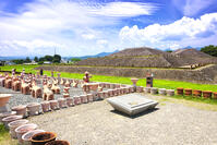 八幡塚古墳　人物　動物埴輪群像　群馬県 [KHI110015632]