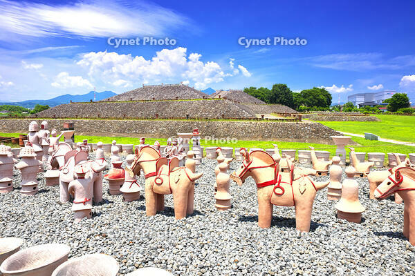 八幡塚古墳　人物　動物埴輪群像　狩猟の場面　群馬県 [KHI110015625]